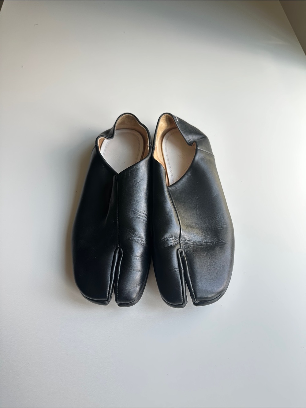 Maison Martin Margiela Tabi Leather Flats in Black - Picture 2 of 6